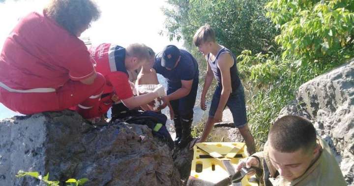 На Вінниччині 13-річний хлопчик наштрикнувся на арматуру під час купання в Дністрі 