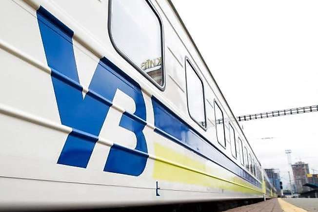 «Укрзалізниця» планує поштові відправлення перевозити у пасажирських потягах