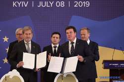 Украина и Евросоюз подписали пять финансовых соглашений