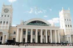 За адресами виїхали слідчо-оперативні групи та фахівці вибухотехнічного управління