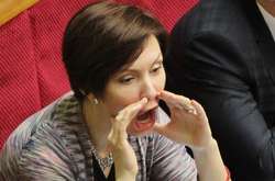 Олена Бондаренко тепер знову рветься у парламент. На фото - за часів попереднього депутатства, 4 липня 2014 року