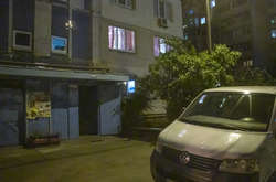 На Троєщині чоловіка знайшли повішеним у власній квартирі (фото)