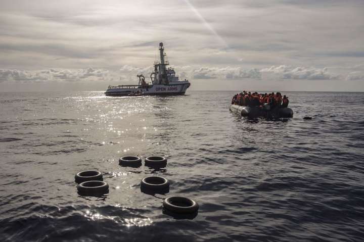 У Середземному морі за два дні врятували понад 100 біженців
