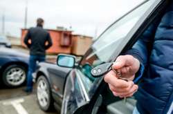 Затримали афериста, якого розшукували за аферу з продажу елітних авто