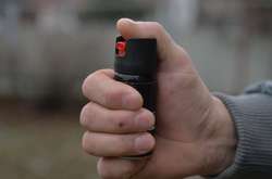 Чоловік розпилив в обличчя нардепа газ