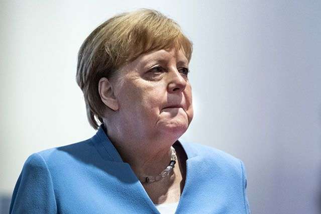 Ангеле Меркель снова стало плохо на публичной встрече (видео)