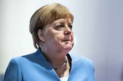 Ангеле Меркель снова стало плохо на публичной встрече (видео)