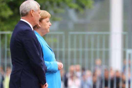 Меркель знову трусило під час офіційної зустрічі