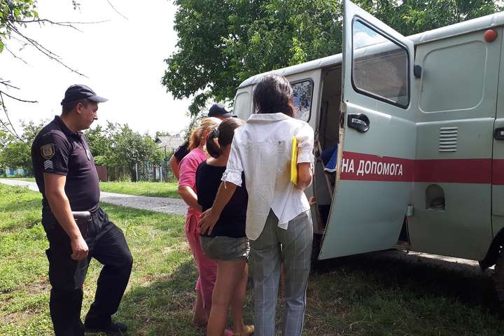 На Одещині поліцейські вилучили вісім дітей з кризової родини