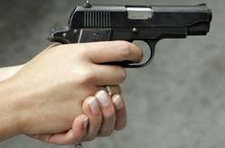 Женщина устроила стрельбу в офисном здании Сум. Ранены два человека