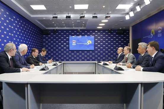 Медведєв розповів Медведчуку і Бойку, який газовий контракт Україна повинна підписати з Росією
