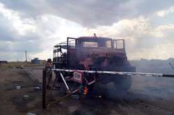 З’явилися фото розстріляної бойовиками вантажівки Збройних сил України