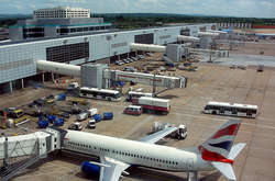 Другий за завантаженістю аеропорт Британії Гатвік відновив польоти