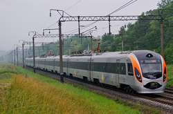 Потяг зазнав пошкоджень, через які не зміг продовжити рух за маршрутом