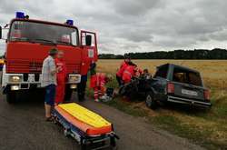 Рятувальники деблокували водія автомобіля і передали лікарям