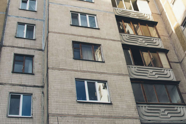 З вікна багатоповерхівки в Києві викинувся народний артист: подробиці трагедії 