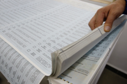 Онищенко нагадав, що за законом все має бути надруковано за 7 днів до дня виборів, тобто, до 21 липня