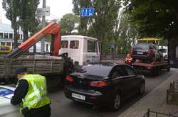 Операція «Евакуація», день другий: центр Києва очищують від неправильно припаркованих авто (фото)