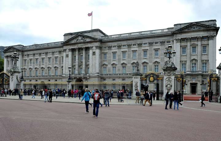 В Лондоне задержан мужчина, перелезший через ворота Букингемского дворца