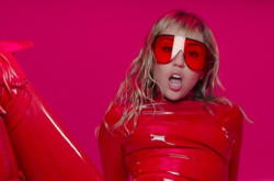  Майли Сайрус 
 instagram.com/mileycyrus/ 