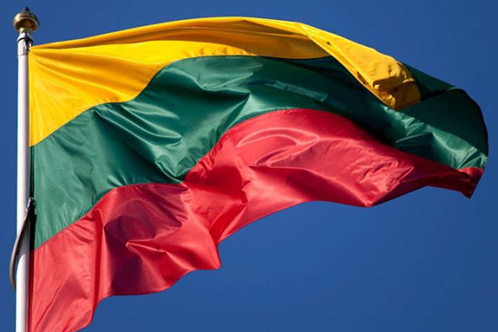 Литва обурена рішенням Росії про святкові салюти