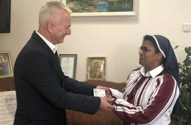Монахиня з Індії отримала українське громадянство 
