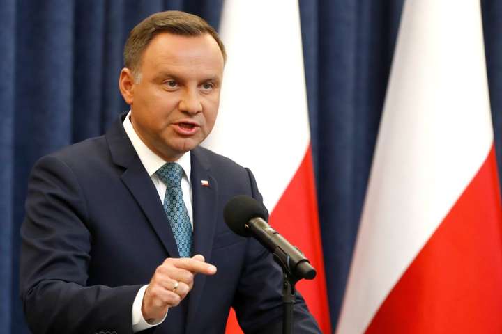 Дуда закликав Україну зняти мораторій на ексгумації поляків
