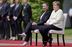 Меркель після нападів тремтіння спростила церемонію зустрічі гостей