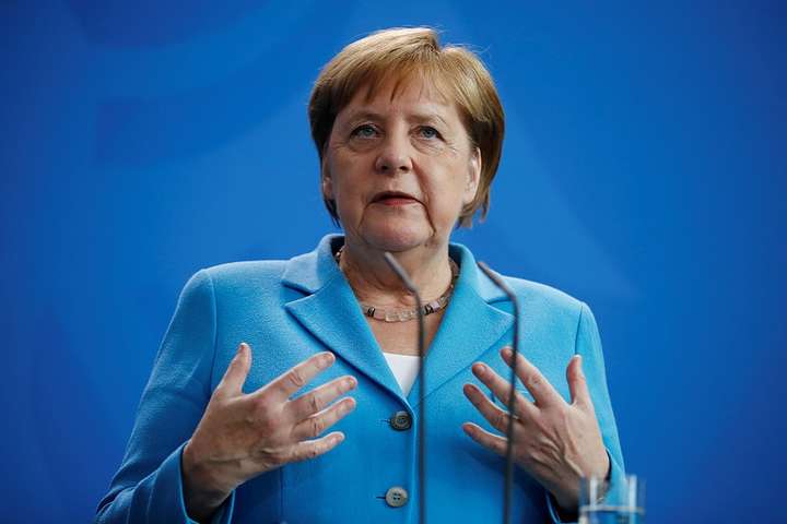 Меркель прокоментувала свої напади тремтіння