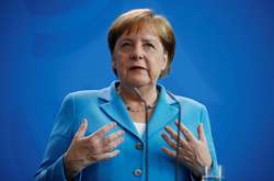 Меркель прокоментувала свої напади тремтіння