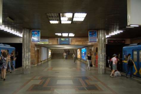 Рух на синій гілці столичного метро відновлено