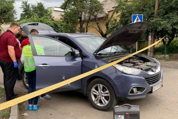 Оприлюднено фотороботи підозрюваних, які обстріляли автомобіль офіцера поліції в Ужгороді 