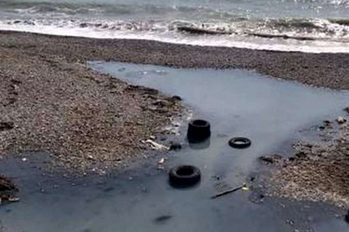 В окупованому Криму екологічна катастрофа, у море потрапили хімікати