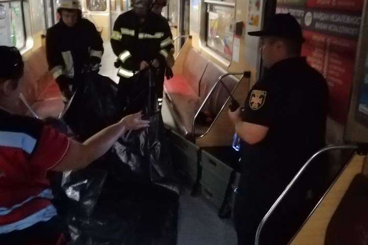 Загибель жінки в метро: рятувальники повідомили нові деталі (фото)