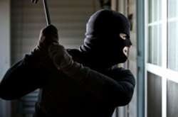 Невідомі в масках проникли в будинок пенсіонерів