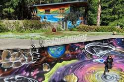 Розфарбований басейн, який вражає своєю креативністю. Фотогалерея