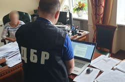 Обшуки проводить ДБР разом зі Службою безпеки України.