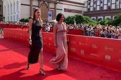 Красная дорожка Одесского кинофестиваля 2019: яркие фото знаменитостей