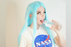 Модель запустила в продажу воду из своей ванны по $30 за банку. Ее всю уже раскупили