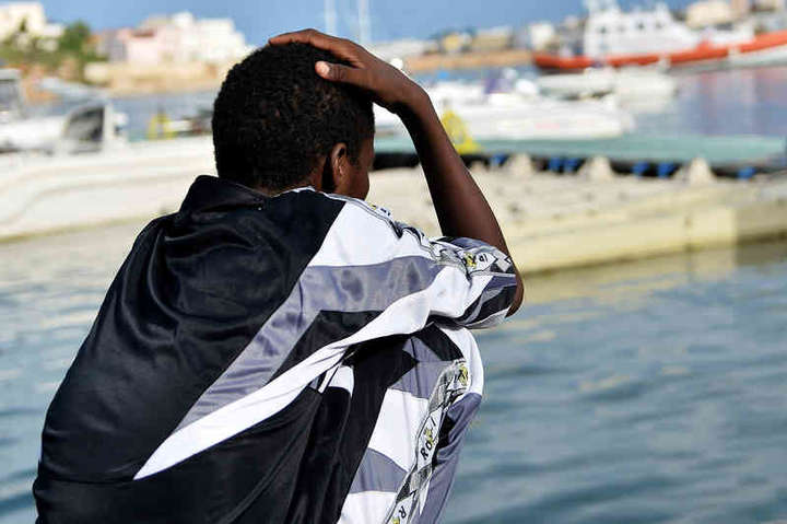 Рятувальники знайшли тіла 82 мігрантів, які потонули біля берегів Тунісу