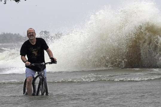 На узбережжя США в Мексиканській затоці обрушився тропічний шторм «Баррі»