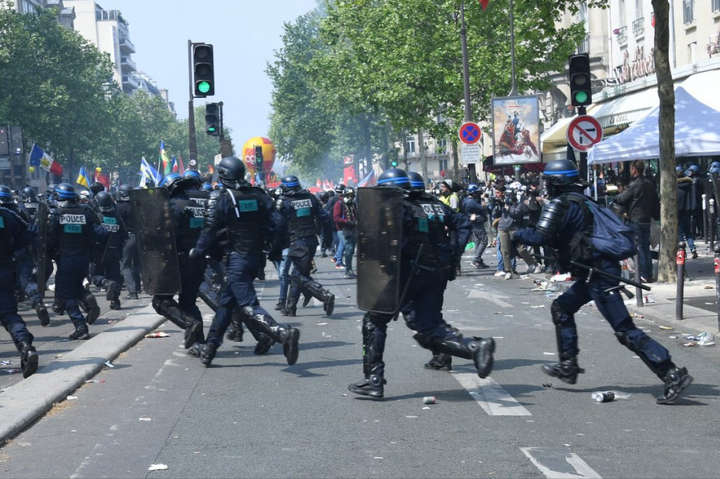 Під час святкувань у Парижі затримано 152 особи