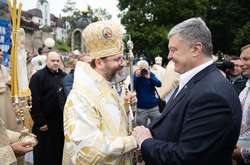 Порошенко закликав молитися за мир в Україні