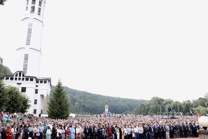 На загальноукраїнську прощу у Зарваниці зібралося 80 тисяч паломників