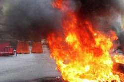 У Світлодарську невідомі в масках спалили намет кандидата в нардепи