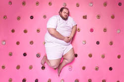 Фотограф из Торонто создал серию снимков, в которых показывает свое отношение к нездоровой пище