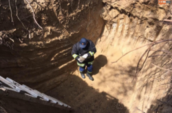 На вулиці Ватутіна в котлован провалилася дівчина