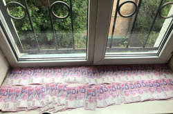 У Києві затримано оперативника на хабарі за повернення конфіскованого мотоцикла (фото)