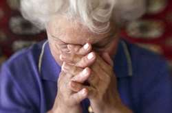 Увага, шахраї! На Київщині двоє чоловіків посеред вулиці ошукали пенсіонерку