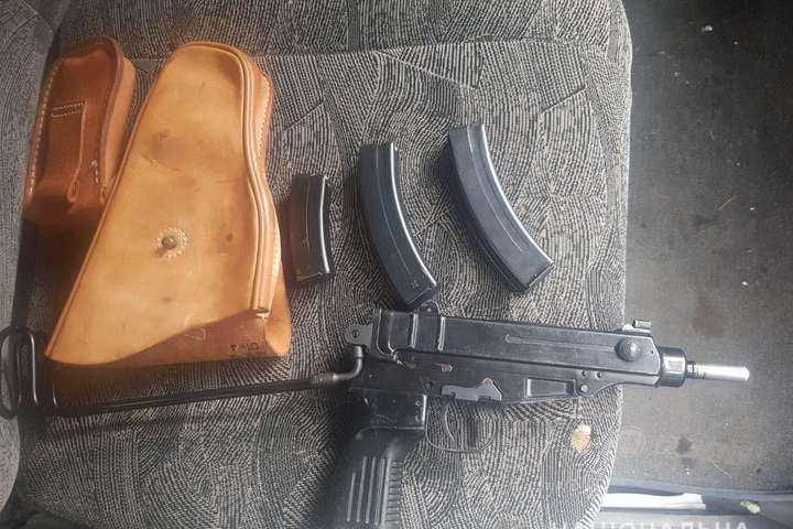 На Черкащині поліцейські затримали чоловіка, який продавав зброю